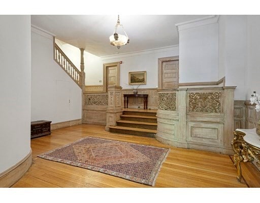 Building Photo - 318 Beacon St