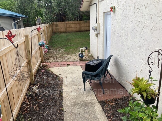 Building Photo - 205 Pinedo Dr