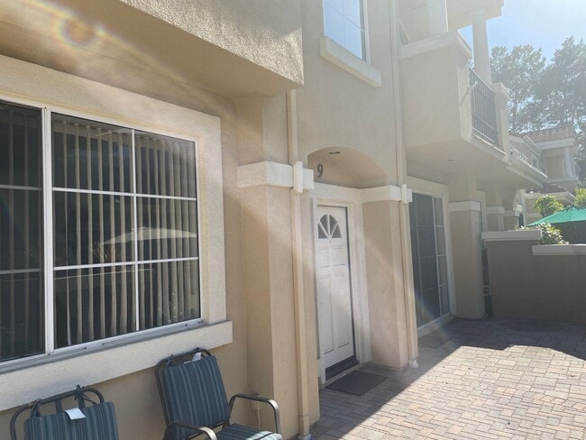 Foto del edificio - Spacious 3 Bedroom 2.5 Bathroom in Aliso Viejo