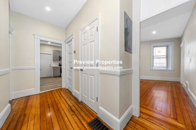 Building Photo - 40 Brackett St