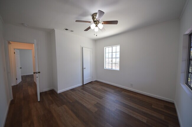 Building Photo - 3300 Bellevue Ave