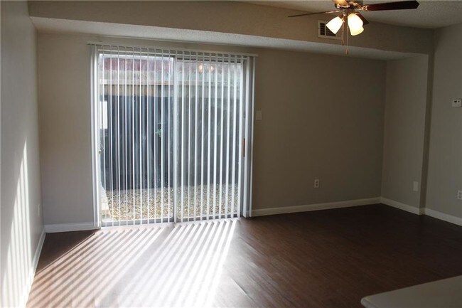 Building Photo - 2211 Richcreek Rd