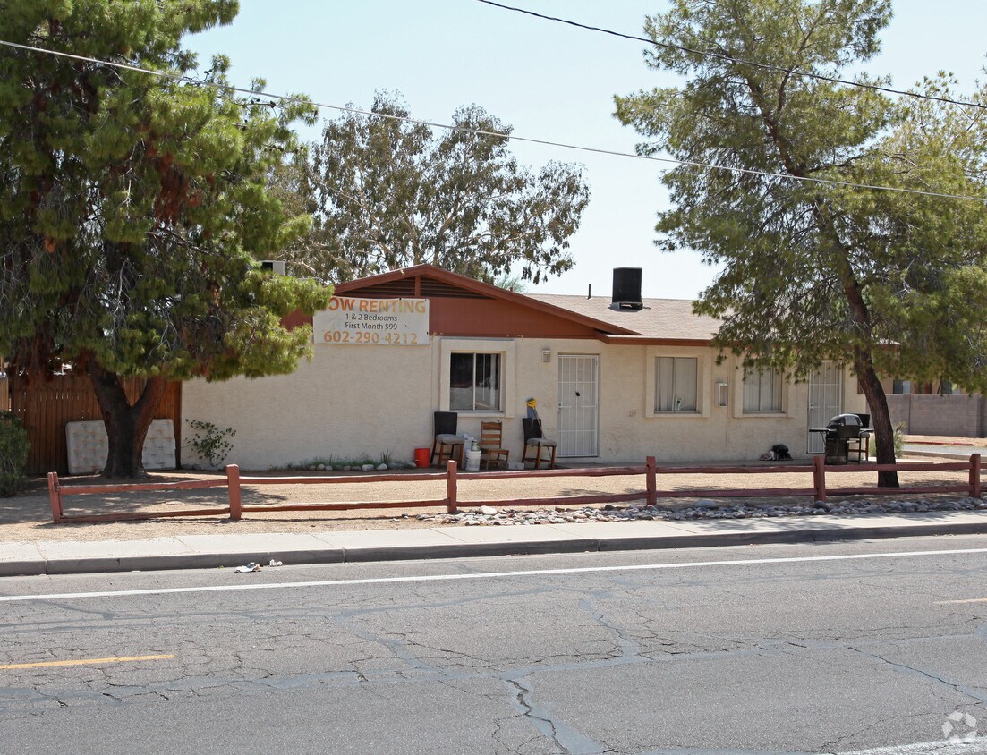 Building Photo - La Chalet Apartments