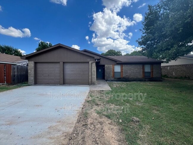 Building Photo - 709 Fair Meadows Dr