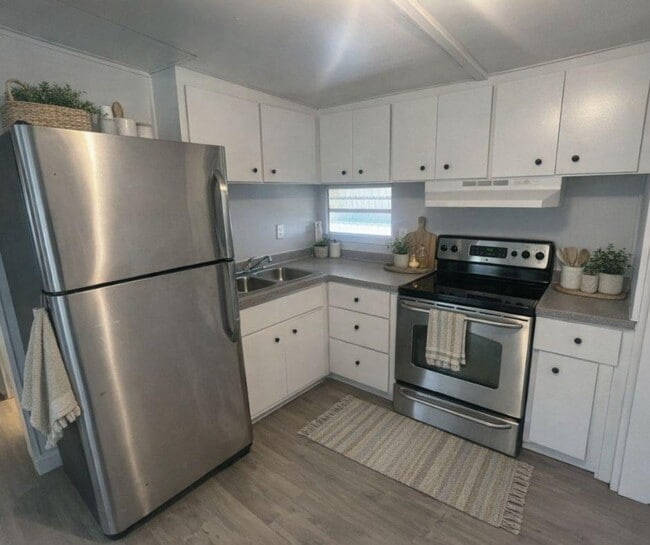 Building Photo - 2208 Chicago Cubs St