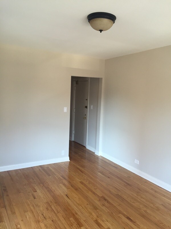 Foto del edificio - 612 W Belmont Ave