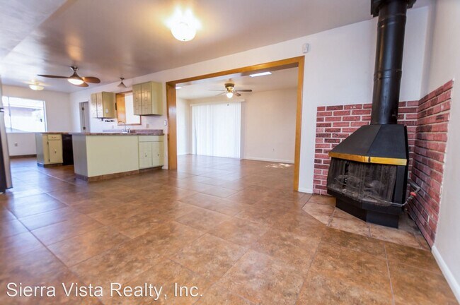Building Photo - 3 br, 2 bath House - 597 Hegge Dr