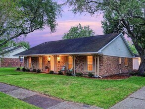 Building Photo - 6031 Cerritos Dr