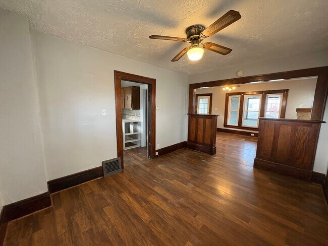 Foto del edificio - Four bedroom one bathroom home for rent