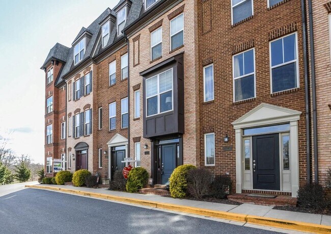 Foto del edificio - Stylish townhouse in ideal Frederick locat...