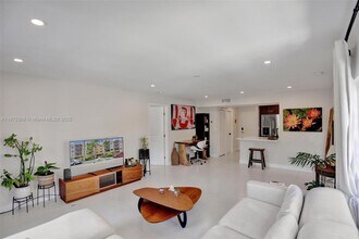 Building Photo - 2640 NE 135th St