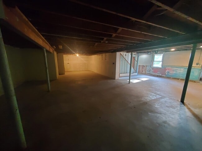 Building Photo - 36 N Maple St