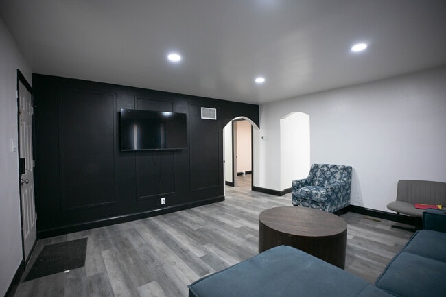 Foto del edificio - 111 E Garwood Ave