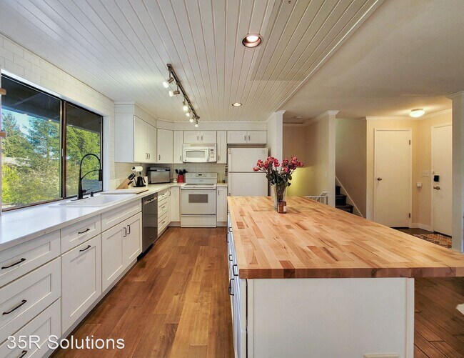 Building Photo - 3 br, 2 bath House - 12638 87th Place NE