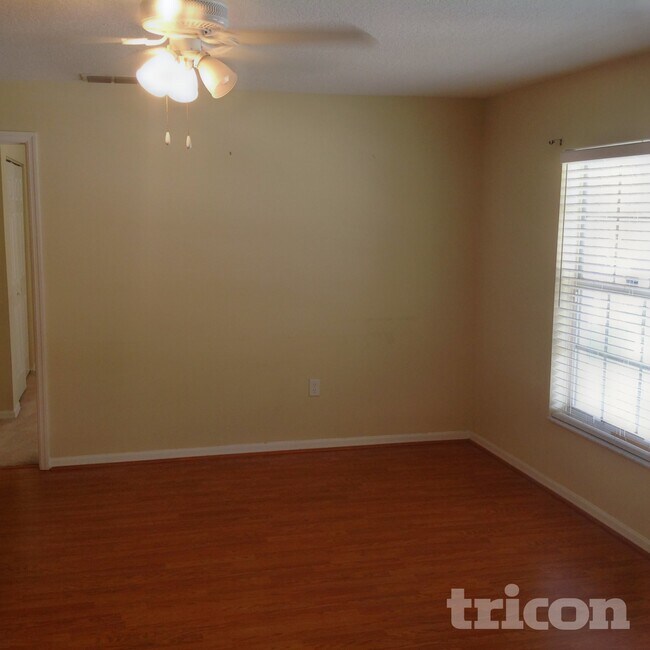 Building Photo - 10330 Summerview Cir