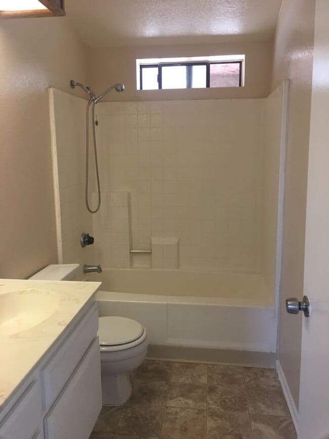 Building Photo - 4 br, 2.5 bath House - 14850 LONG VIEW DR