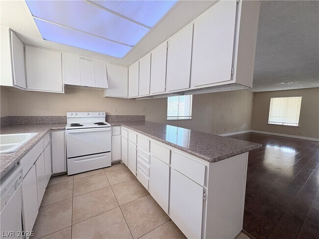 Foto del edificio - 4689 W Sand Creek Ave