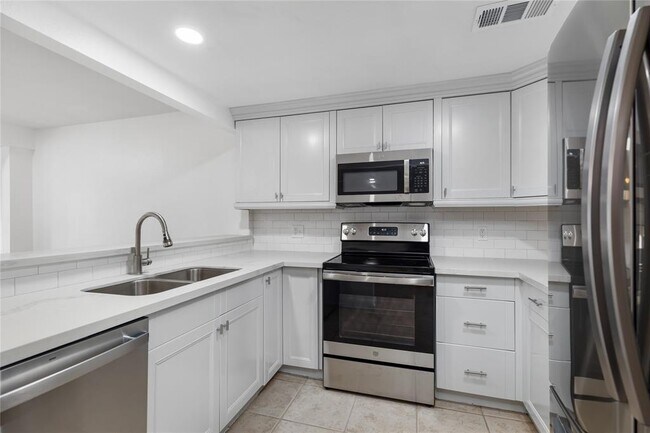 Foto del edificio - 807 Paradise Ln