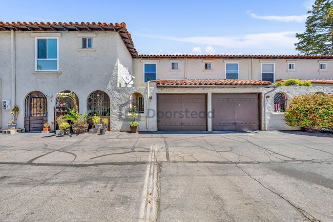 Building Photo - 5104 Westmont Ave