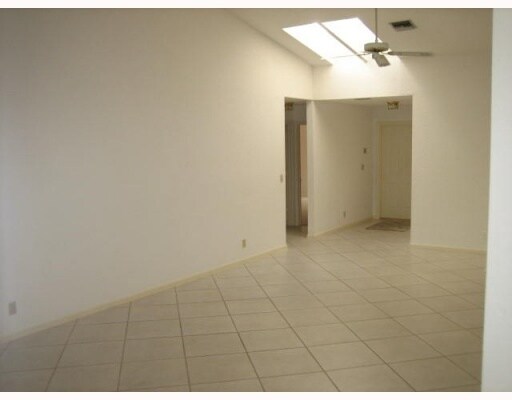 Foto del edificio - 7698 Solimar Cir