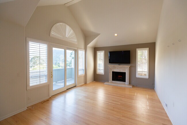 Building Photo - 922 Ventura Way