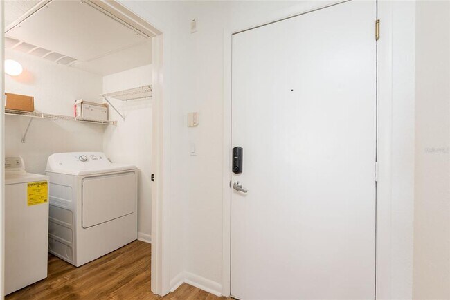 Foto del edificio - 2402 W Azeele St