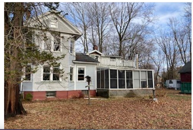 Building Photo - 266 Naubuc Ave