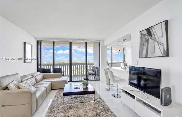 Building Photo - 1000 E Island Blvd