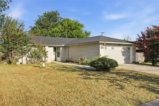 Foto del edificio - 2410 Buttercup Cir