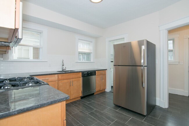 Building Photo - 9/1/26 Renovated, spacious 4BR/2BA near Packard's Corner!