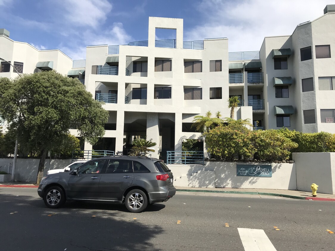 Primary Photo - 320 Peninsula Ave