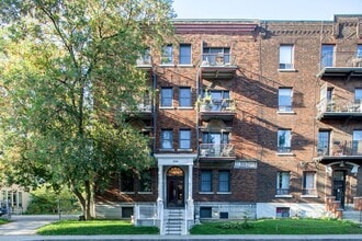 Building Photo - 2050 Av. Claremont