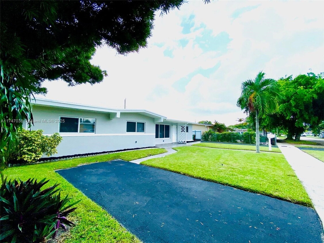 Primary Photo - 5595 W 13th Ave