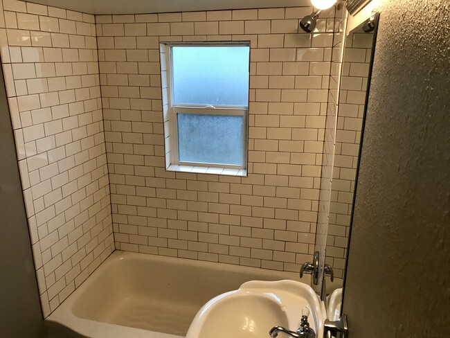 bathroom - 1817 W 8th Ave