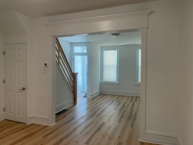 Building Photo - 3043 Euclid Ave
