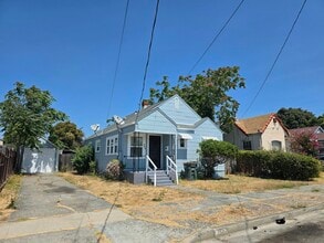 Building Photo - 228 Cassady St