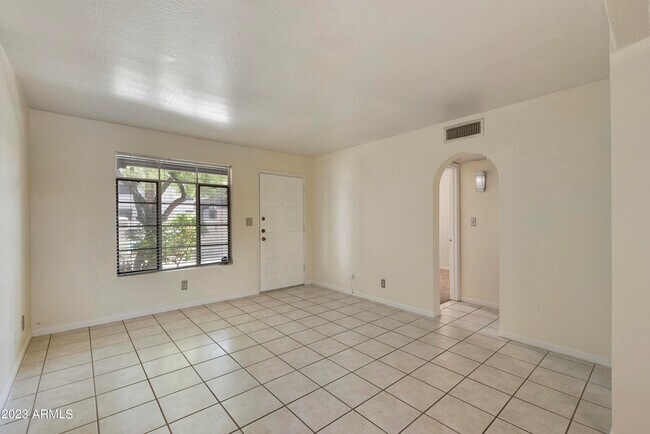 Building Photo - 1449 E Highland Ave