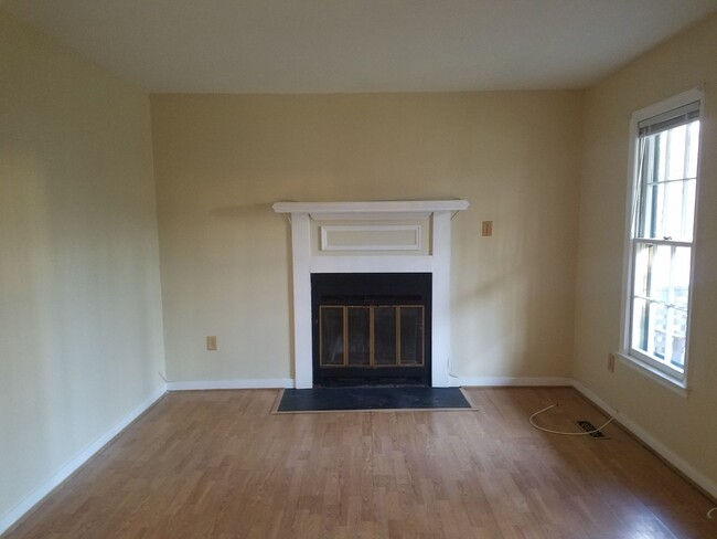 Foto del edificio - Traditional Cape in Brandermill for rent