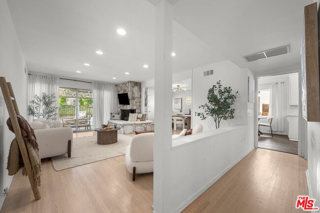 Foto del edificio - 6119 Goodland Ave