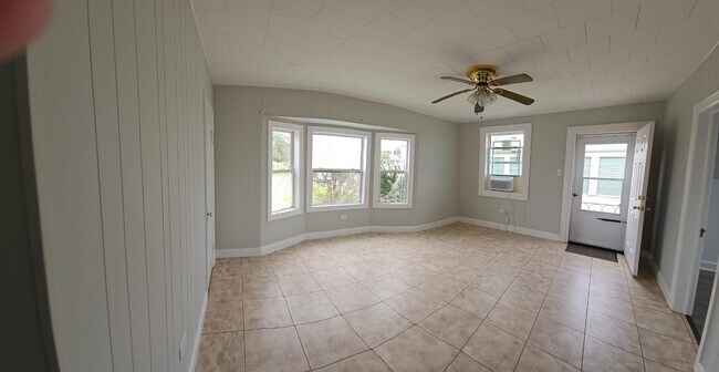 Foto del edificio - 1755 Ridgefield Ave