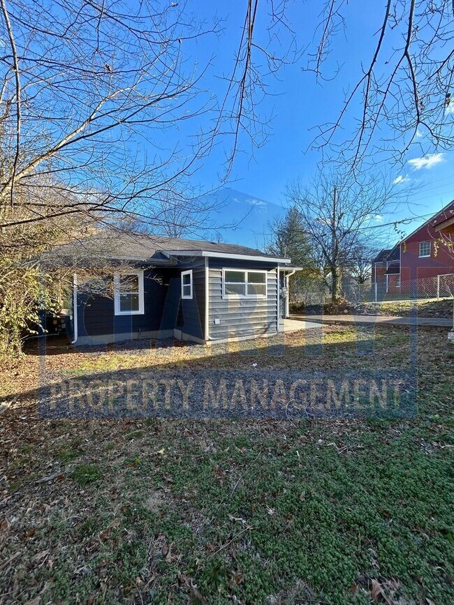 Building Photo - Beautifully Remodeled 3 Bedroom / 2 Bath Home in Chattanooga
