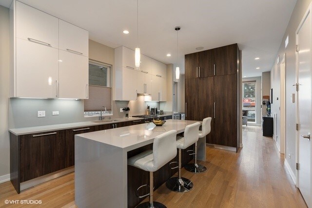 Foto del edificio - 2245 W Armitage Ave