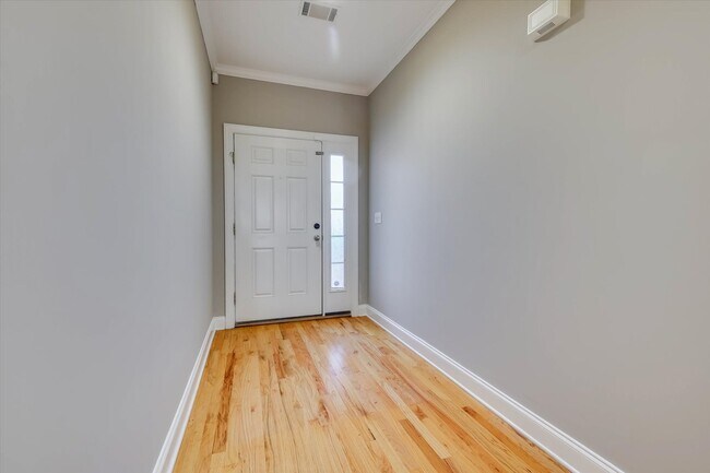 Foto del edificio - 719 Bonnie Oaks Ln