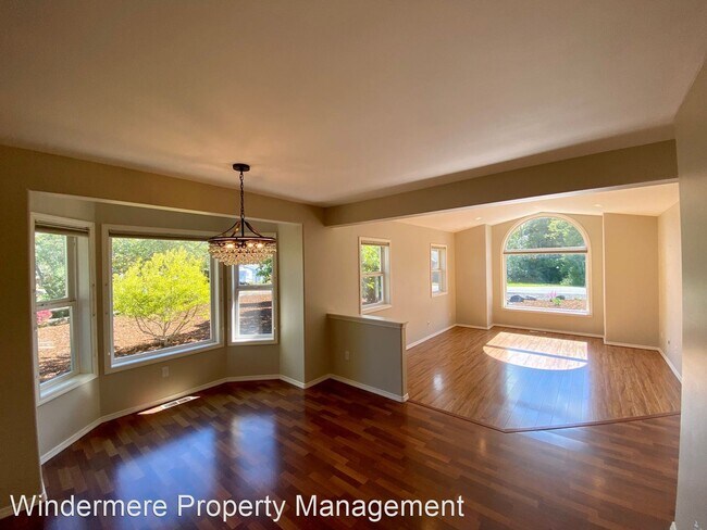 Building Photo - 3 br, 2 bath House - 8112 Comox Loop