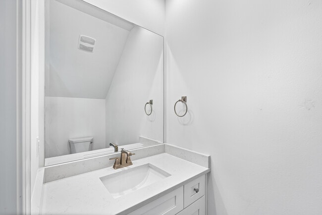 Building Photo - 106 Conifer Ct