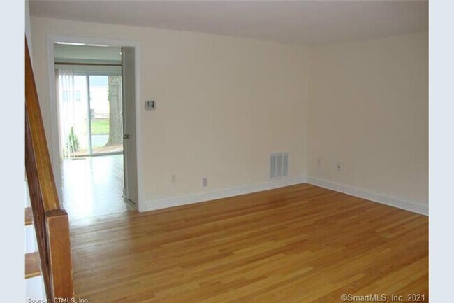 Family room - 14 Redbud Ln
