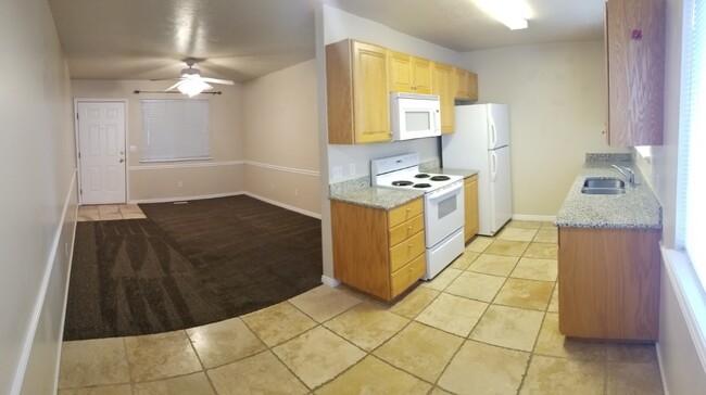 Building Photo - 2 bed, 1 bath at Brentwood