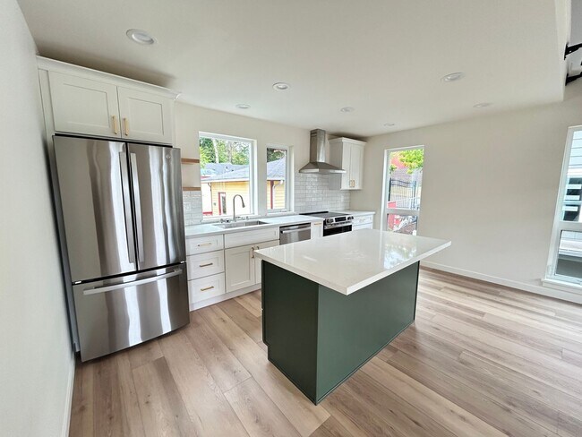Building Photo - 8024