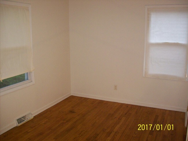 Building Photo - 14930 E Riverside Dr
