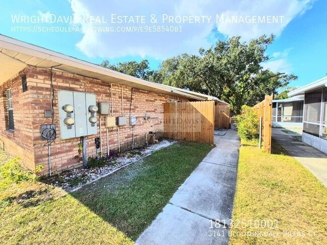 Foto del edificio - 3141 Bloomingdale Villas Ct